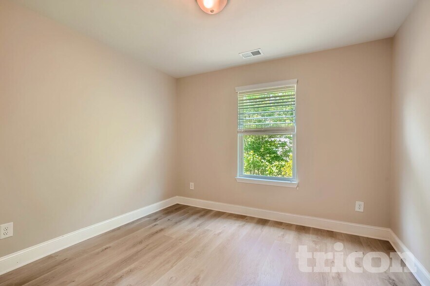 Building Photo - 7170 Fringe Flower Dr