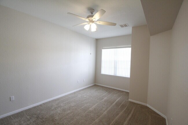 Building Photo - 105 Turpial Way