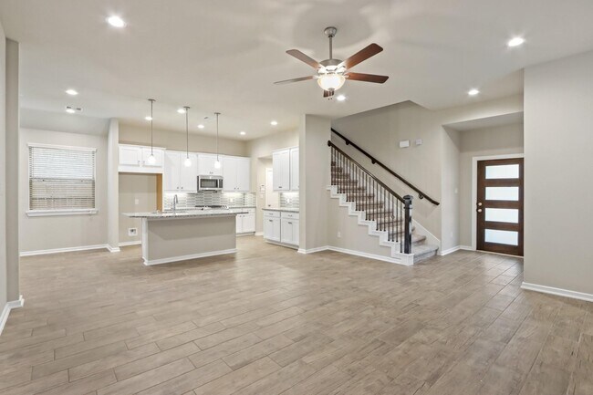 Building Photo - 7011 Golden Groundsel Dr