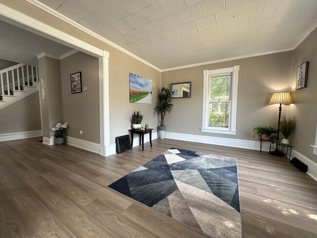 Building Photo - Renovated 3 bedroom house for rent in Wate...