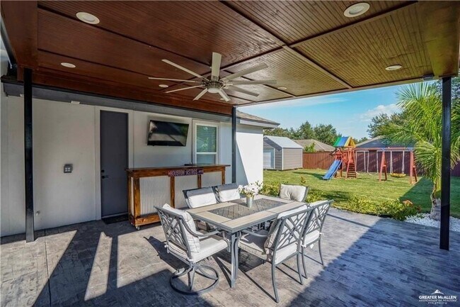 Building Photo - 3904 Wisteria Ave