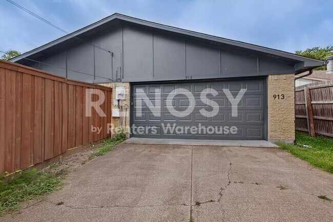 Building Photo - Refreshed Plano Gem  ****Rent Concession - 2nd Month Free****