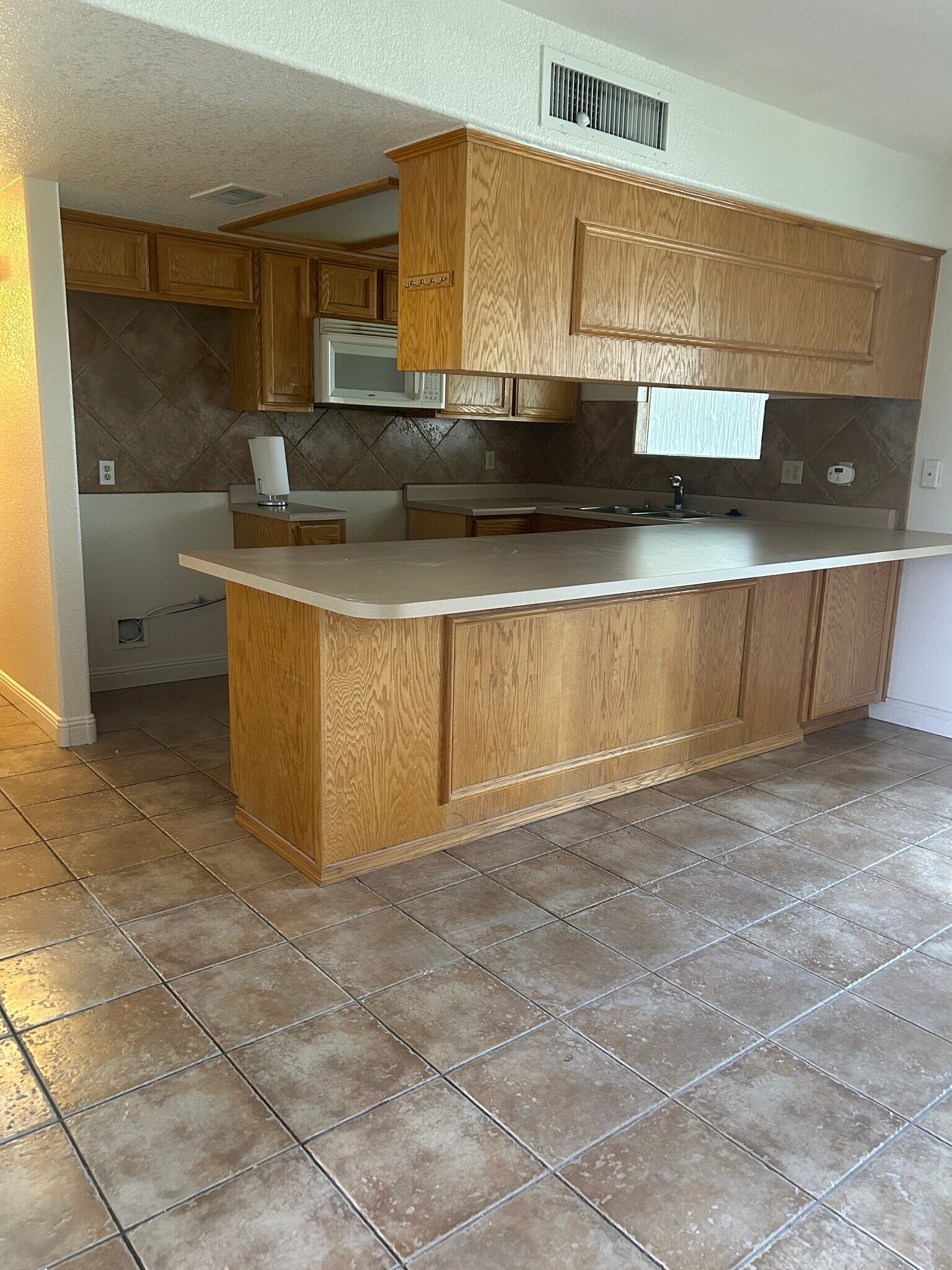 Kitchen - 1971 Cliffrose Dr