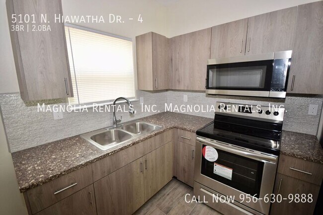 Building Photo - 5101 N Hiawatha Dr