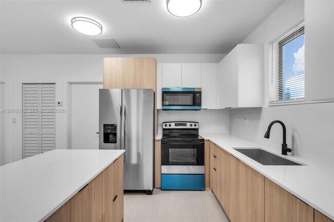 Building Photo - 6500 NW 21st Ave