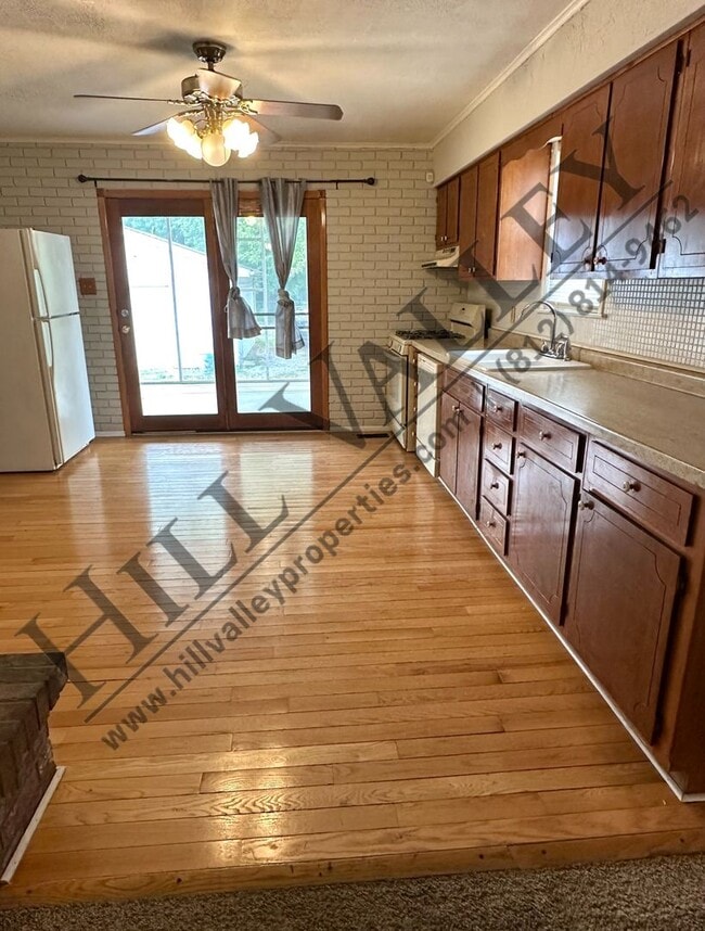 Building Photo - Two Bedroom Home - East Side Location