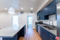 Building Photo - 747 Lillian Way