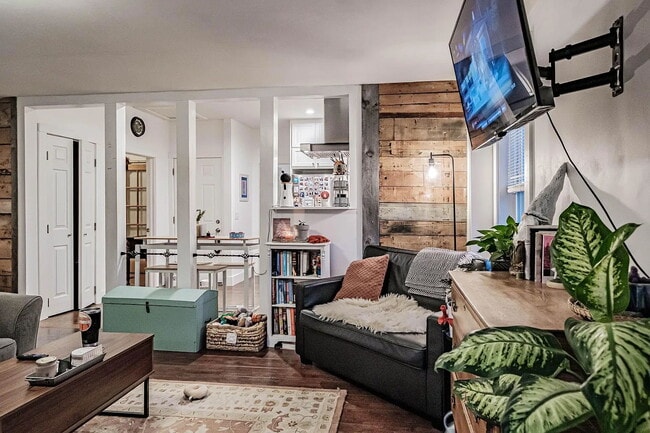 Building Photo - Beautiful 2-Bedroom Apartment – Quiet, Private Setting in Westbrook