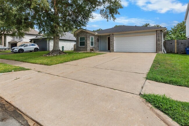 Building Photo - 1735 Oak Ridge Dr