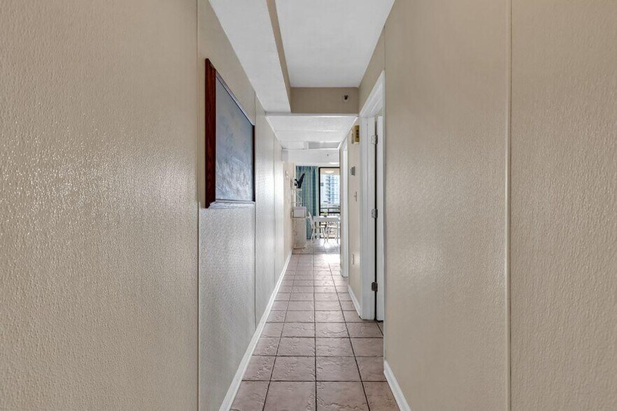 Building Photo - 2310 N Ocean Blvd