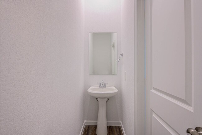 Building Photo - 609 Royal Arch Dr