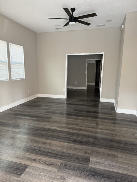 Building Photo - 1915 Phoenix Ave