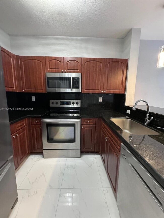 Building Photo - 8420 SW 150th Ave