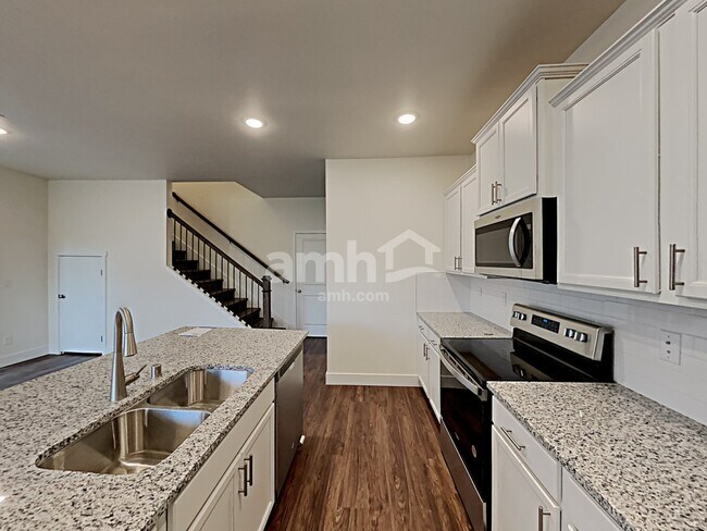Building Photo - 33142 Ten Trails Pkwy