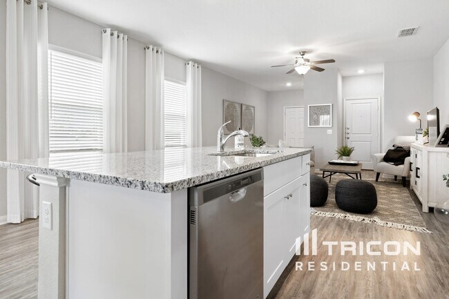 Building Photo - 14310 Palm Ridge