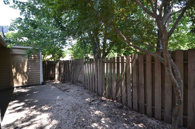 Building Photo - 8317 Summerglen Cir