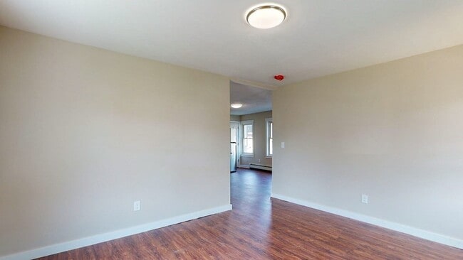 Building Photo - 10 5th Ave
