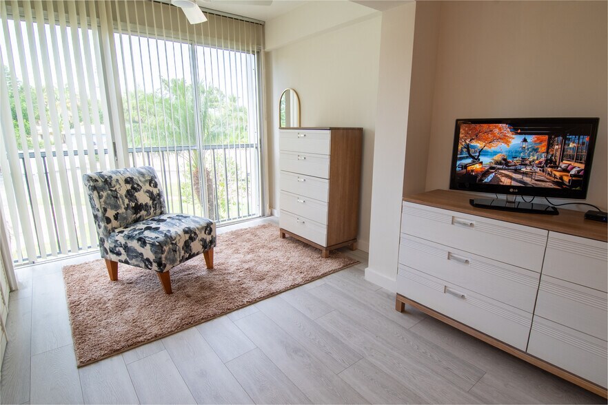 Building Photo - 5 High Point Cir W