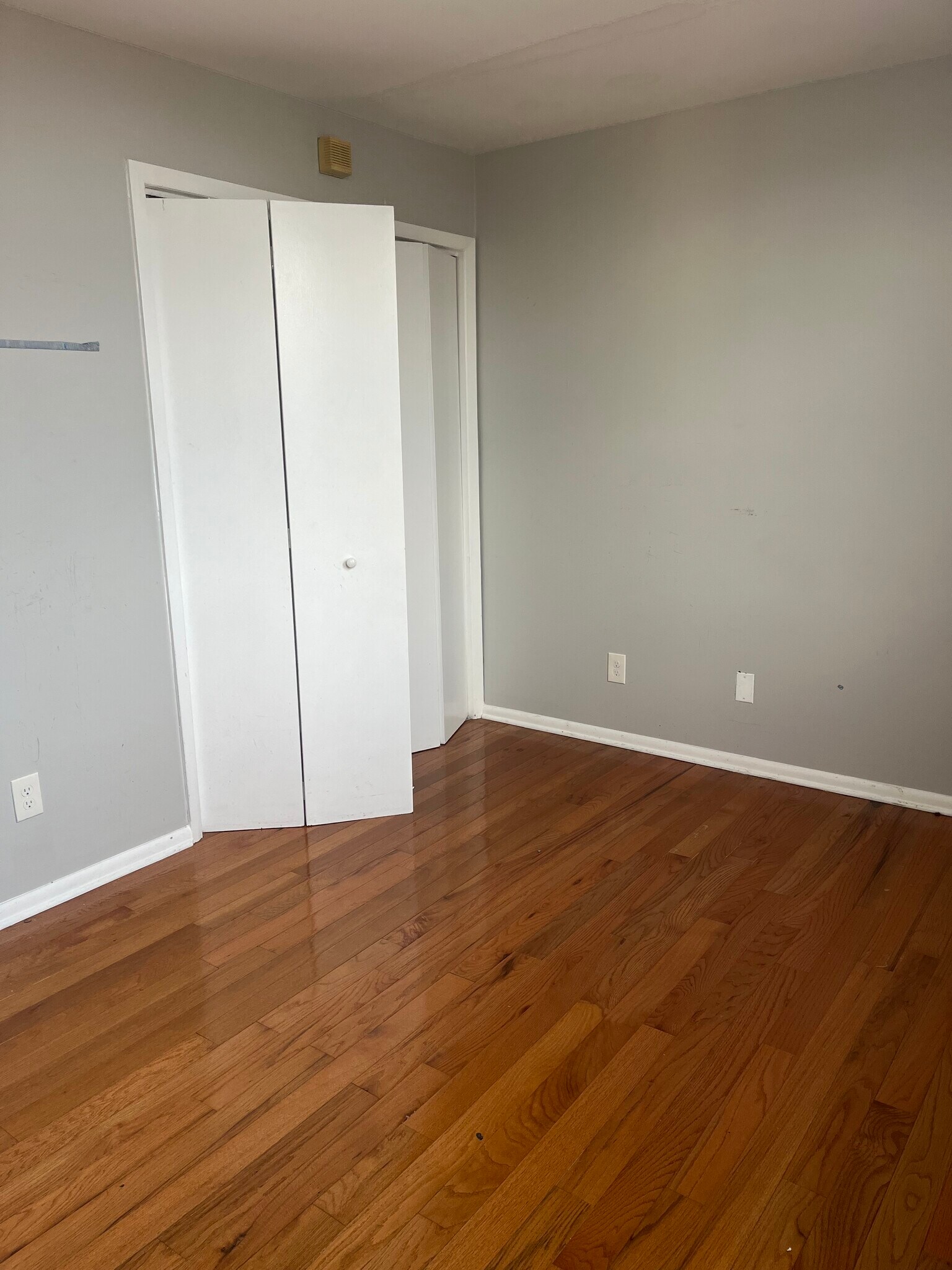 Building Photo - 491 Valley St