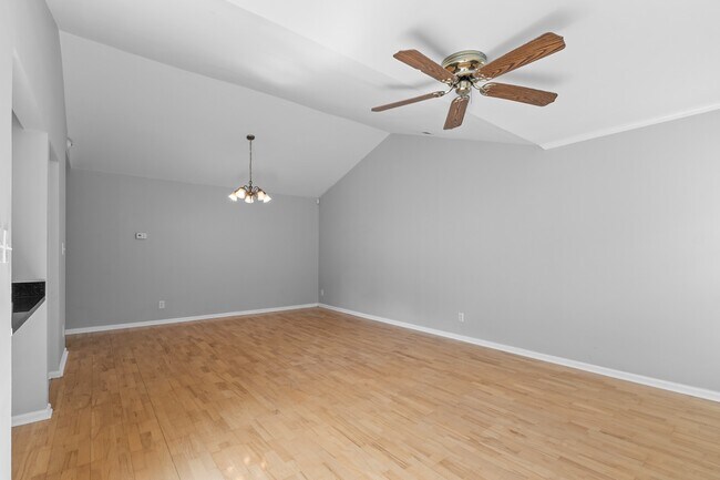 Building Photo - CONVENIENT AND AFFORDABLE