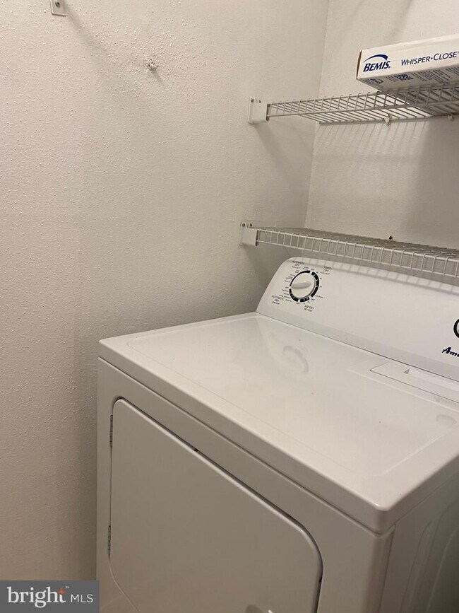 Building Photo - 310 Canterbury Rd