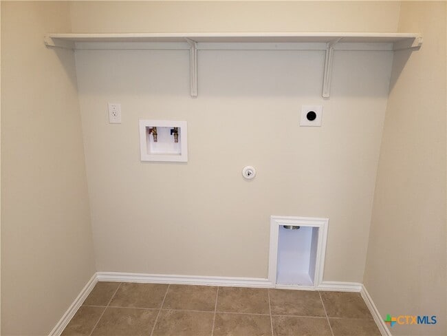 Building Photo - 5550 Perdita Dr