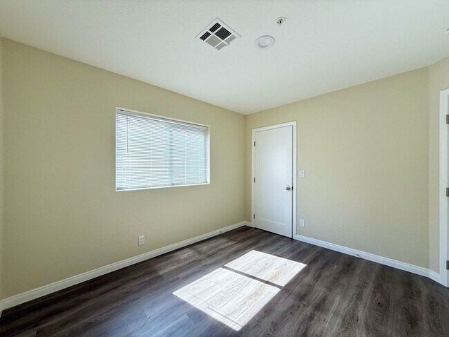 Building Photo - RECENTLY RENOVATED! 3 Bedroom 1 Bathroom Apartment in Indio, CA