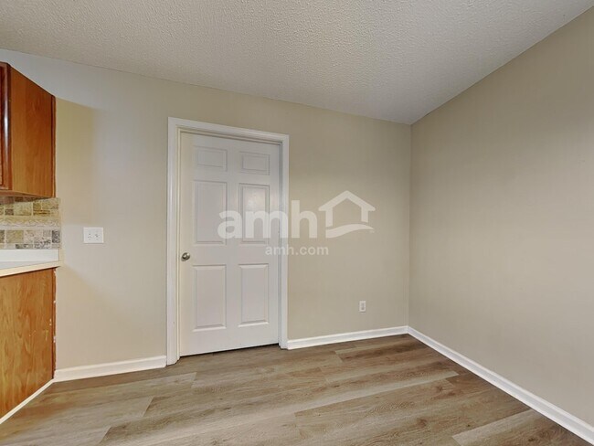 Building Photo - 1 Holly Springs Cir