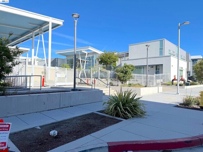 Building Photo - 3698 Vision Cmn