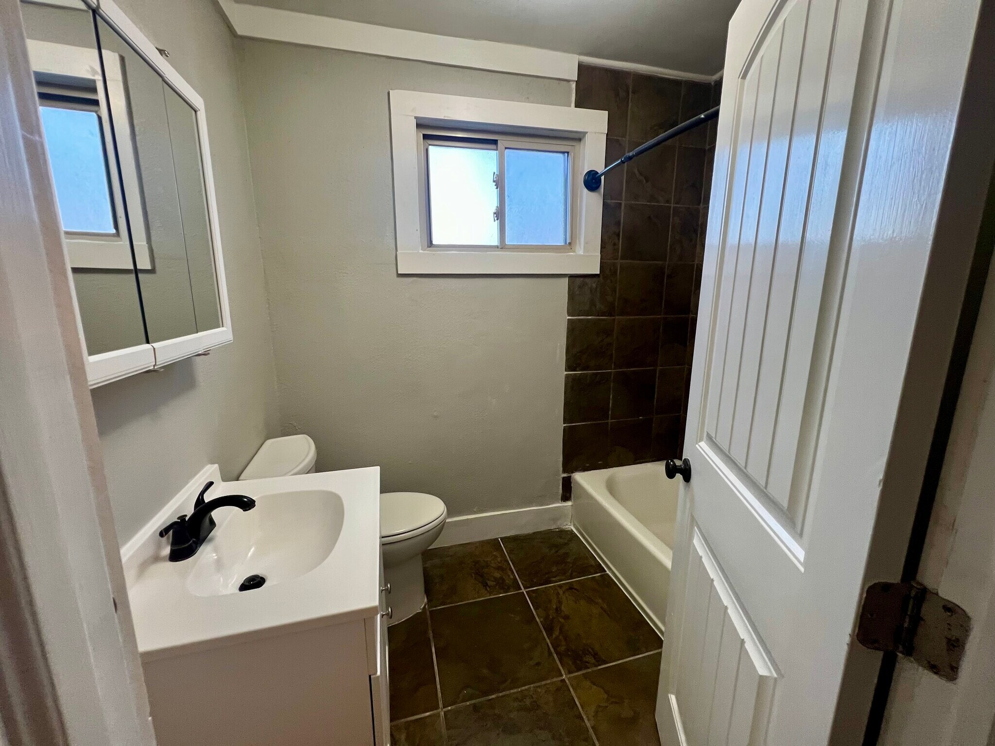 Building Photo - 307 W South St