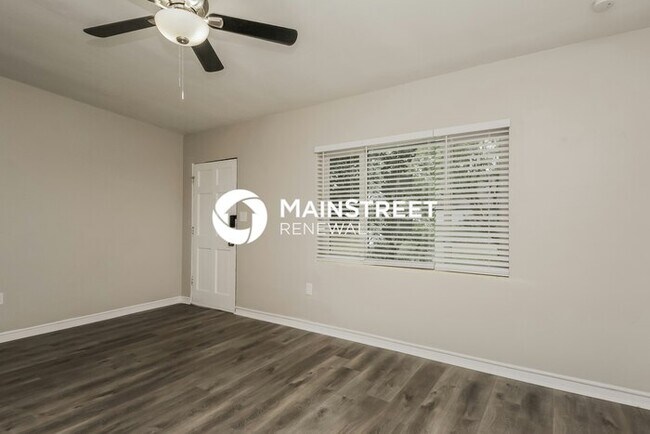 Building Photo - 3 Bedroom Pet-Friendly Home in ORLANDO, FL with Main Street Renewal