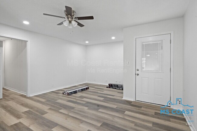 Building Photo - 340 Hiller Dr