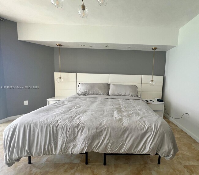 Building Photo - 16699 Collins Ave