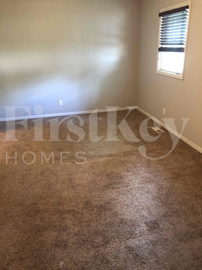 Building Photo - 127 Saugatuck Rd