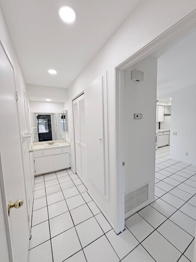 Building Photo - 63 Lakeview Cir