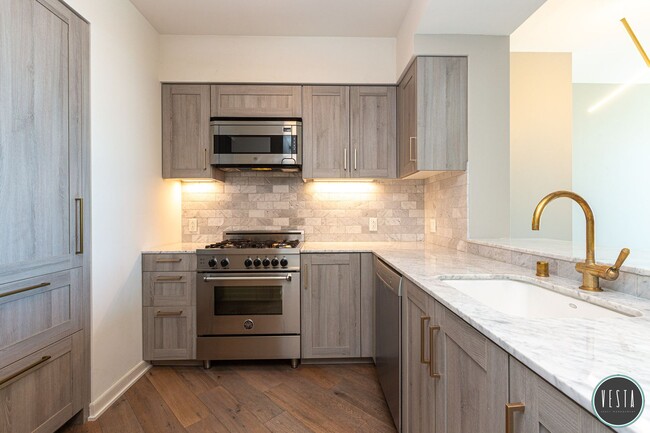 Building Photo - ELEGANT CITY 1BD/1BA RETREAT WITH SKYLINE ...