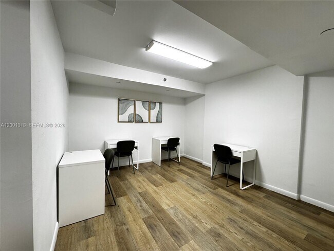 Building Photo - 18151 NE 31st Ct