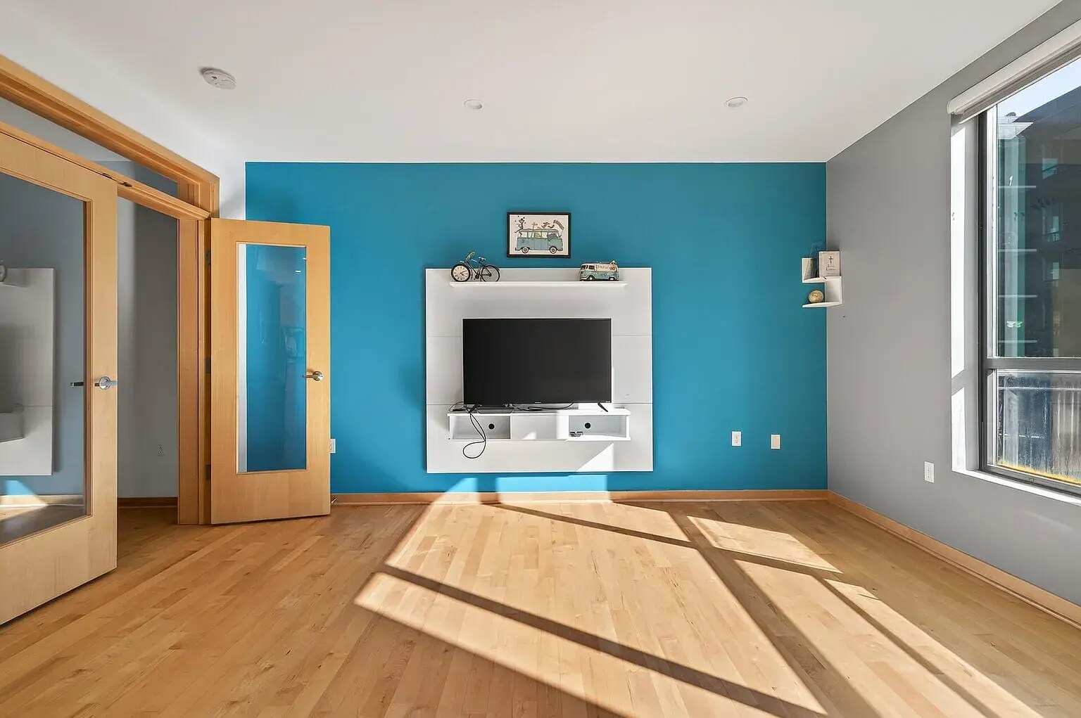 Building Photo - 3104 W Lake St