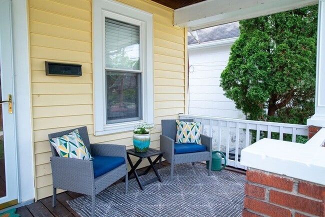 Building Photo - 6903 Cambridge Ave