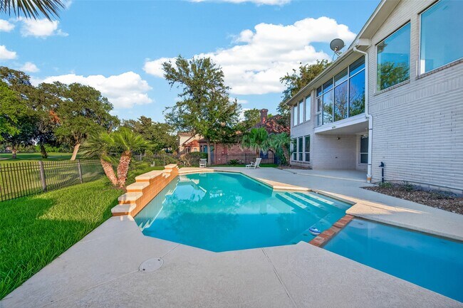 Building Photo - 7203 Timberlake Dr