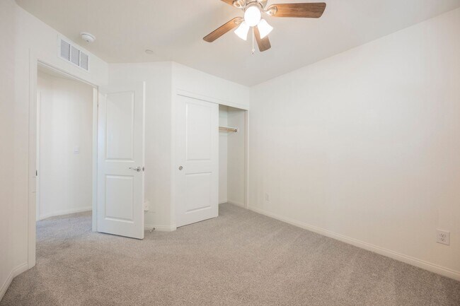 Building Photo - 402 Larksong Ave