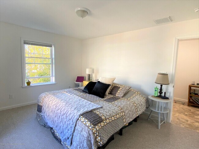 Building Photo - 211 Brinley Ave