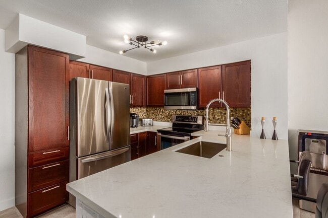 Building Photo - Two bedroom condo
