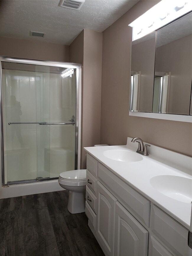 Building Photo - 1911 Richmond Vantage Dr