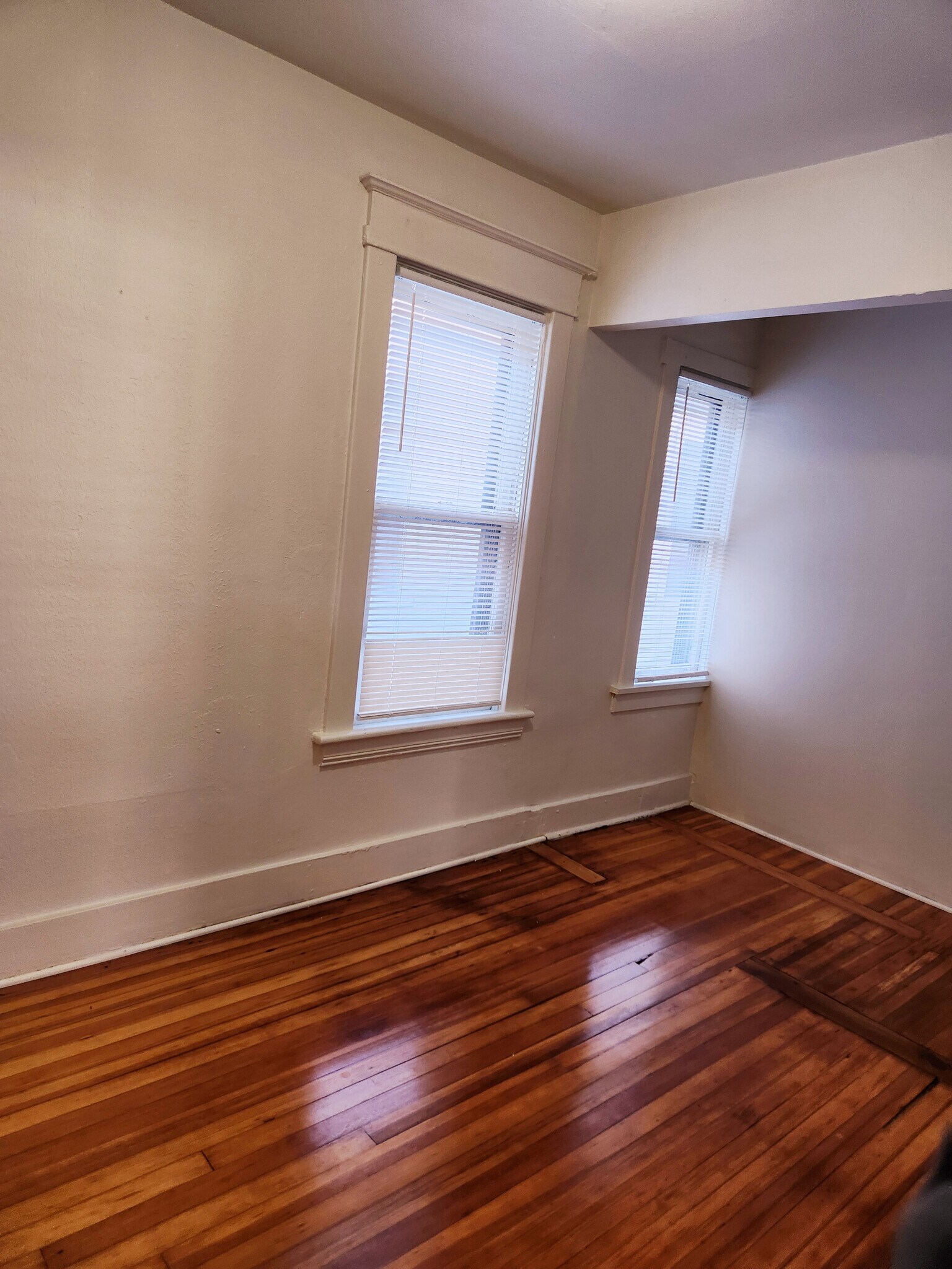 Livingroom - 1753 Eastern Pky