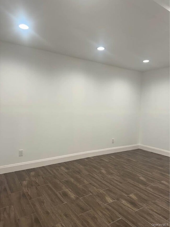 Building Photo - 192 Brookfield Ave