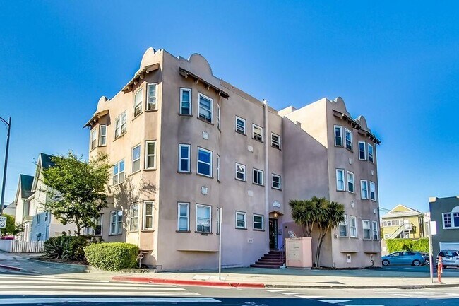 Building Photo - 1444 1st Ave Pl