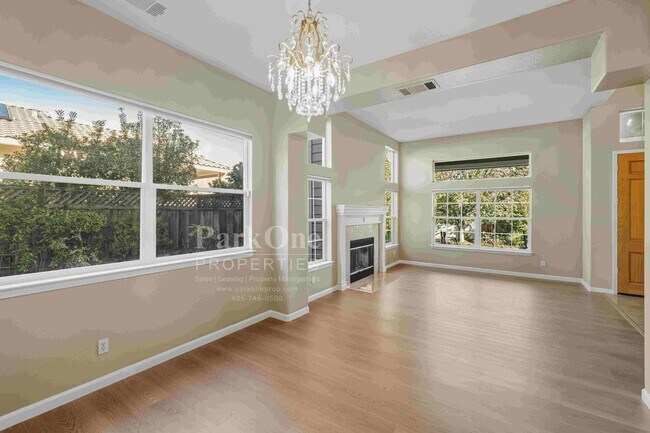 Building Photo - Beautiful Home in Peacock Creek