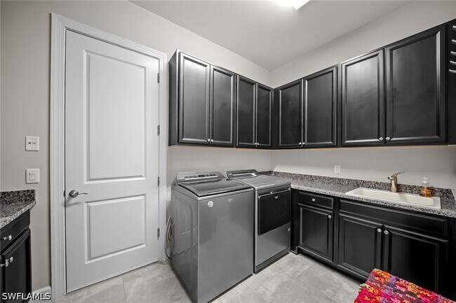 Building Photo - 9361 Terresina Dr