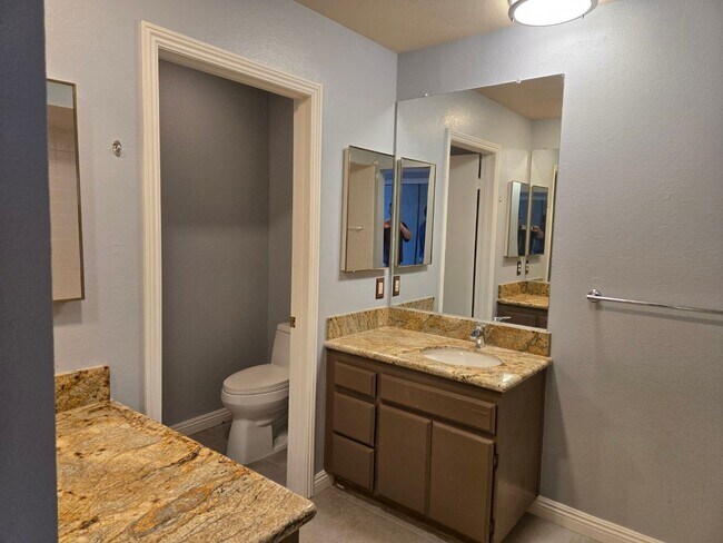 Building Photo - Ground-floor San Carlos stunning single-story condo available immediately.